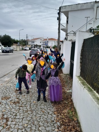 Pedir Pão por Deus na comunidade envolvente - Turma - 1.º Ano da Escola da Vista Alegre